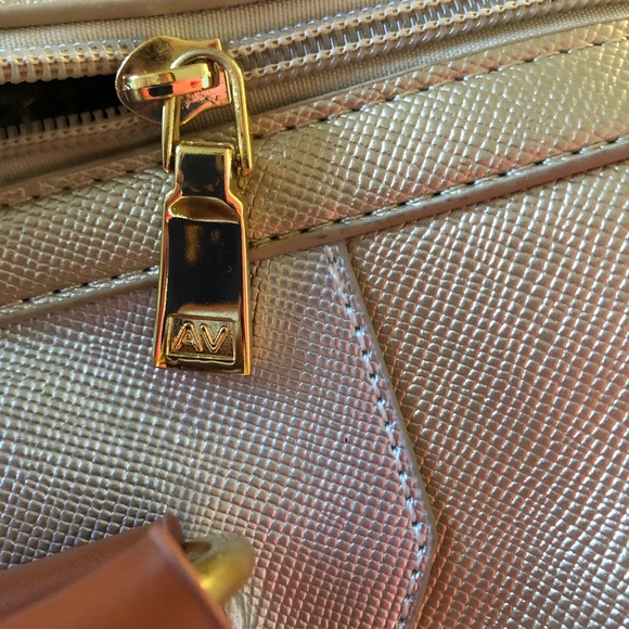 Adrienne Vittadini- “Saffiano Collection” handbag - Picture 6 of 8